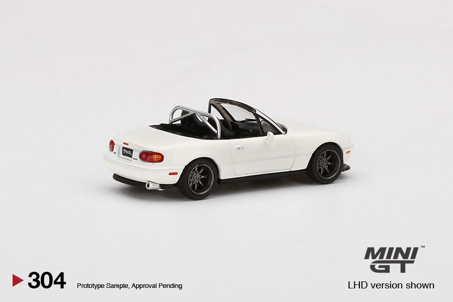 1:64 Mini GT #304 Mazda Miata MX-5 (NA) Tuned Version Classic White Limited Edition MGT00304