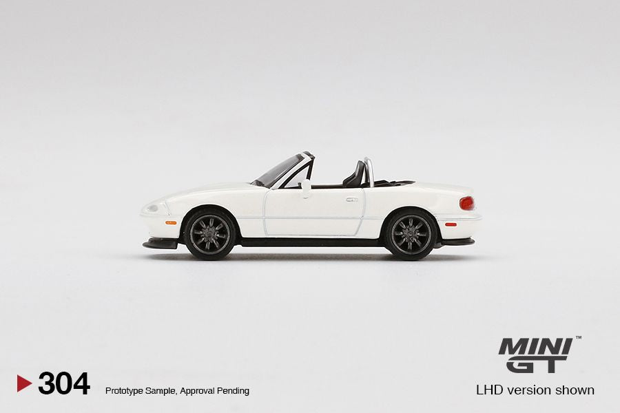 1:64 Mini GT #304 Mazda Miata MX-5 (NA) Tuned Version Classic White Limited Edition MGT00304