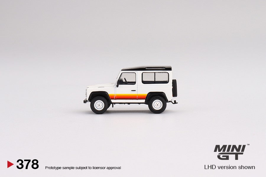 1:64 Mini GT #378 Land Rover Defender 90 Wagon White Limited Edition mgt00378