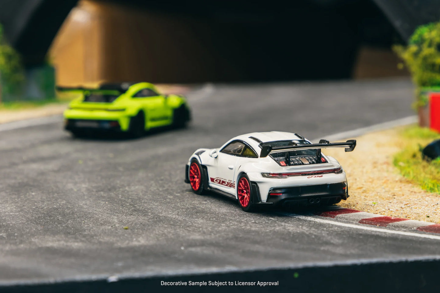 1:64 Tarmac Works x Minichamps  Porsche 911 (992) GT3 RS White  Limited to 999 pcs T64MC-005-WR