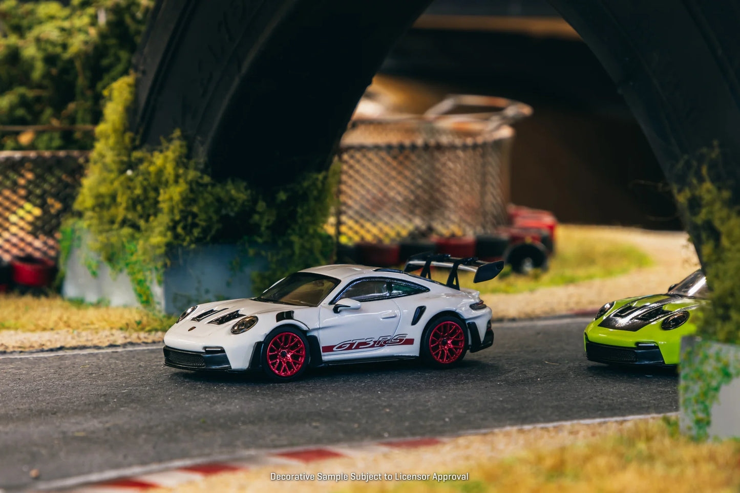 1:64 Tarmac Works x Minichamps  Porsche 911 (992) GT3 RS White  Limited to 999 pcs T64MC-005-WR