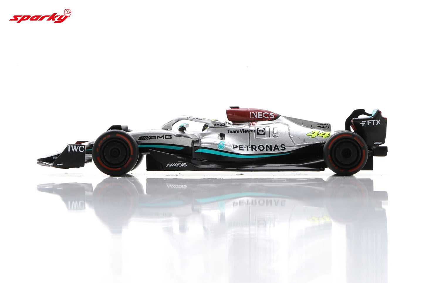 1:64 Spark Mercedes-AMG Petronas F1 W13 E Performance No.44 Mercedes-AMG Petronas F1 Team 2022 – Lewis Hamilton Limited Edition Y256